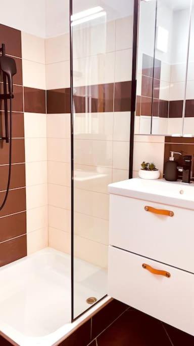Moderny Apartman S Parkovanim Bratysława Zewnętrze zdjęcie